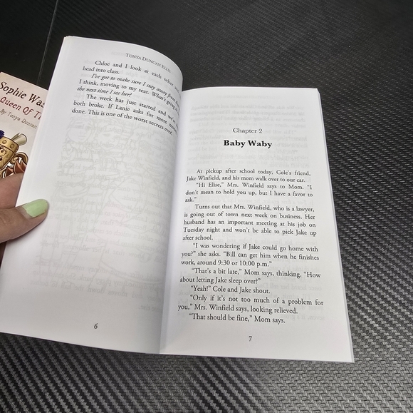 Sophie Washington chapter books 1 and 2 queen of the bee, the snitch - Picture 2 of 7